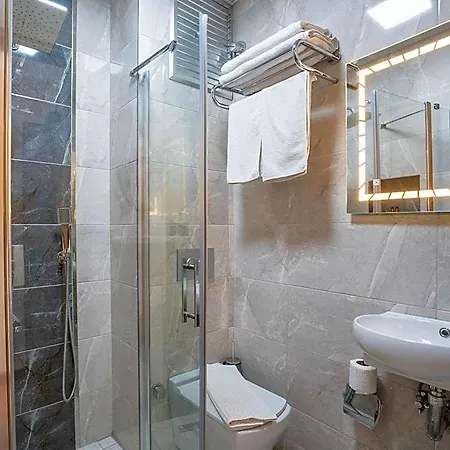 Grand Reis Hotel 2*